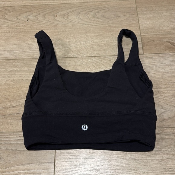 Lululemon sports bra size 4 - Picture 2 of 3